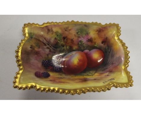 A Royal Worcester dish, painted fruit by E Townsend, 13.5 cm wide Condition report Report by NG

A couple of small nibbles to