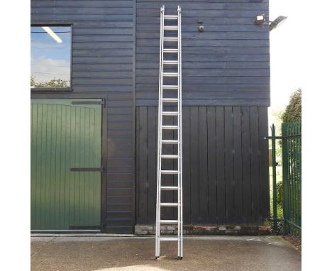 An aluminium extending ladder896cm overall