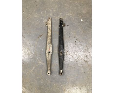 A pair of girdraulic fork legscondition and completeness unknown, close inspection advised. (2)Lot to be sold without reserve