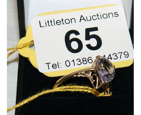 Gold pear shaped amethyst set ring - Estimate £70 - £100