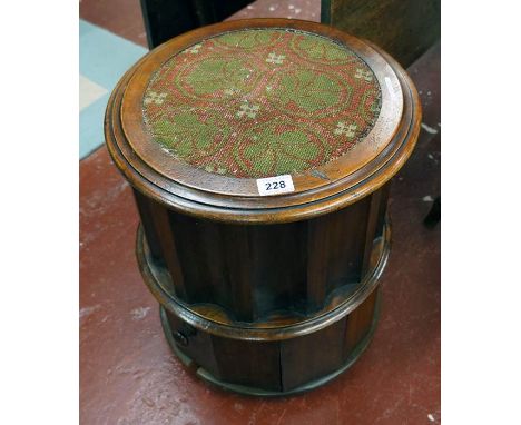 Georgian mahogany commode