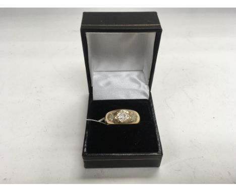 A 9ct 3 stone set ring. Approx 3.8g and approx size R.