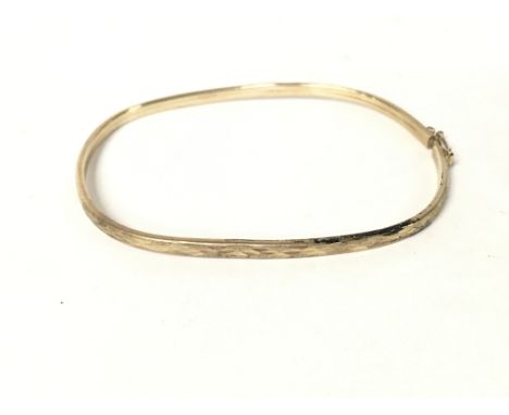9ct gold bangle weighing 3.6g