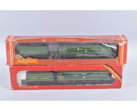 TWO BOXED HORNBY RAILWAYS OO GAUGE BATTLE OF BRITAIN CLASS LOCOMOTIVES, 'Fighter Pilot' No.21C155 (R866), version with Golden