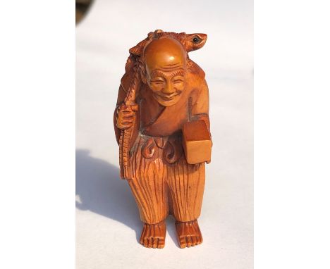 JAPANESE CARVED WOOD NETSUKE OF AN ELDERLY MAN CARRYING A TURTLE ON HIS BACK