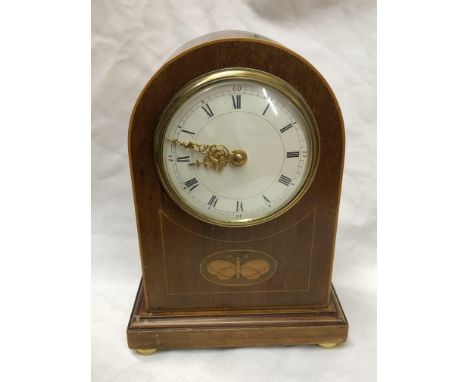 EDWARDIAN MAHOGANY AND MARQUETRY ARCHED CASED MANTEL TIMEPIECE,GILDED HANDS AND WHITE ENAMEL DIAL,21CM HIGH
