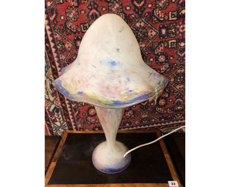 ART NOUVEAU LE VERRE FRANCAIS MOTTLED COLOURED GLASS  MUSHROOM LAMP WITH ORNAMENTAL DRAGONFLIES-SIGNED ON THE BASE 40CM H (WI