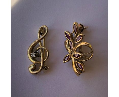 9CT GOLD G CLEF BROOCH AND 9CT GOLD RUBY PETAL BROOCH 3.5G APPROX