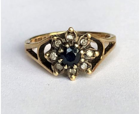 9CT GOLD SAPPHIRE AND DIAMOND CLUSTER RING 3G APPROX SIZE M