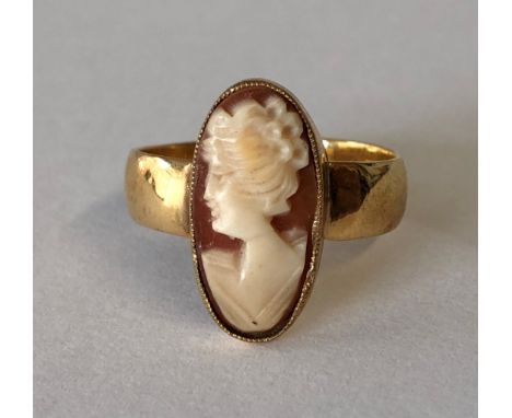 18CT GOLD CAMEO RING SIZE P 4.6g APPROX