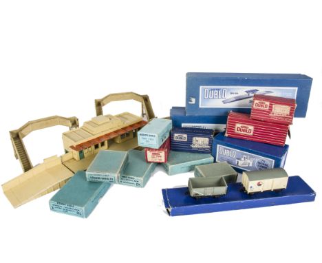 Hornby Dublo 00 Gauge Rolling Stock Buildings and other items, including D1 Fish Van with post war couplings in a pre-war box