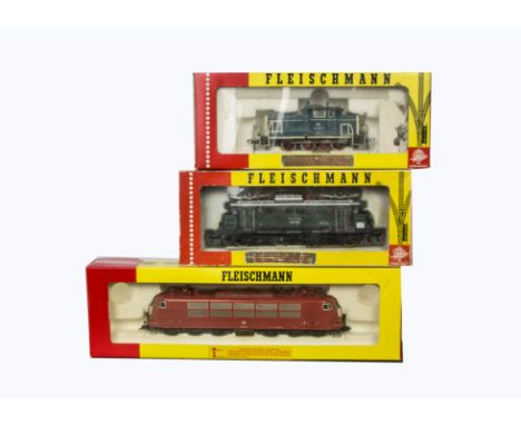 Fleischmann HO Gauge DB green 4 and 6-wheel coaches and baggage cars, 5091 and 5095 6-wheel, 5074/5/6 and 7 long base 4-wheel