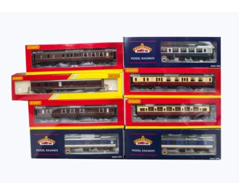 Hornby (China) and Bachmann 00 Gauge various BR Coaches, Hornby Hawksworth maroon (3), Maunsell Corridor blood and custard (1