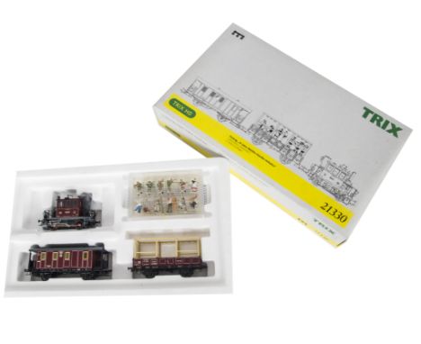 Trix HO Gauge 21330 Festival train 10 Years  Märklin-Handler-Initiative Set, comprising maroon 0-4-0 Locomotive 98 301 'Glask
