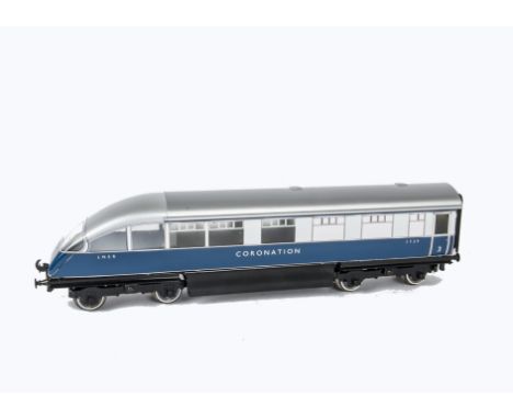 An ACE Trains O Gauge C/8 6-car LNER '1938 Record-breaking' Articulated Coach Set and Additional Beavertail Coach,  all in LN