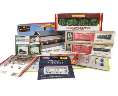 Hornby Peco Bachmann and other makers 00 Gauge Lineside Accessories and kits, including Hornby R418 Dunster Kit (unmade, in o