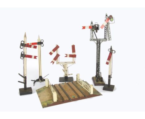 A Collection of O Gauge Track Signals and Other Items by Hornby and others, comprising an assortment of rails including boxed