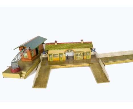 Hornby O Gauge Boxed Electrical Buildings, comprising no 2E Goods Platform with green lampshades, VG-E, slight markings to pl