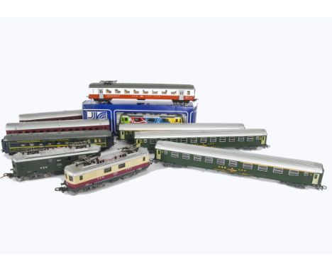 HO Gauge Continental Electric Locomotives and Coaching Stock by Lima Jouef and Others, comprising boxed Jouef ref 8868 Re 4/4