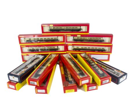 Hornby (China) Mainline and Bachmann 00 Gauge GWR chocolate and cream Coaches, Hornby Clerestory R4119 A, B,  C (2) and D (2)
