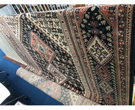 Large pattern carpet square
