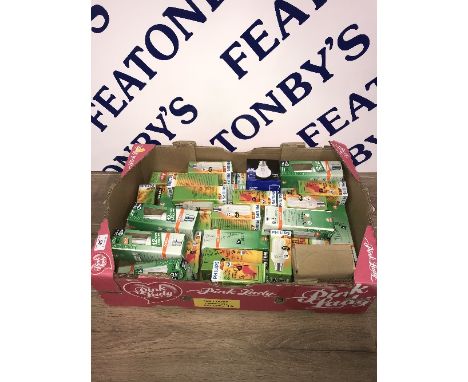 BOX OF ASSORTED LIGHT BULBS