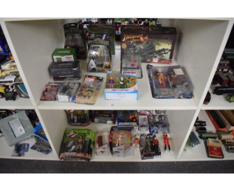 Modern Dolls, Playmates Star Trek x2, Rendition Raven, Guitar Hero Axel Steel, Jusice League Wonder Woman, Mattel Ghost Buste