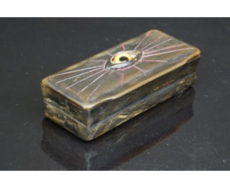 19th century horn snuff box with glass eye to lid, possibly Masonic 