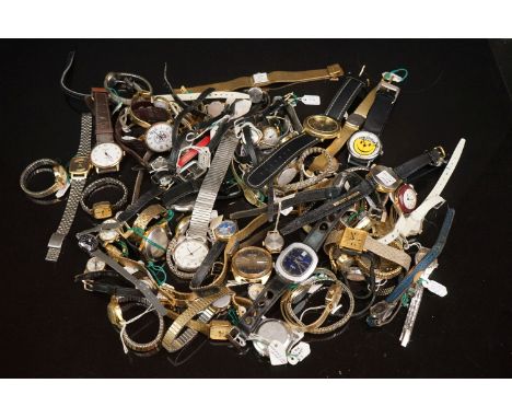 A large collection of vintage mainly mechanical wristwatches 