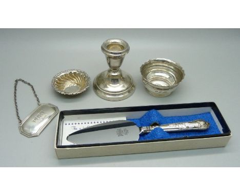 Five silver items; Port label, two salts, candlestick and small silver handled server, weighable silver 43g 