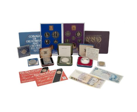 Collection of decimal collectors coinage with some silver, including 1966 Guernsey 10 Shillings, 1970 UK proof coin set, 1972