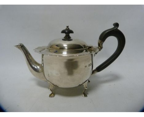 Small silver bachelor's teapot, hallmarks for London, 11.66oz. 