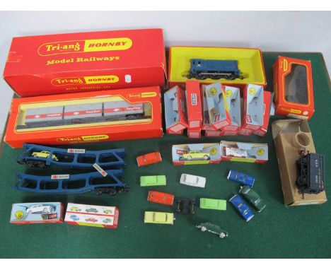 A Triang 'OO' Gauge/4mm Ref No R152 0-6-0 Class 08 Diesel Shunter BR Blue, R/No D.3035 (good u/t boxed condition); plus four 