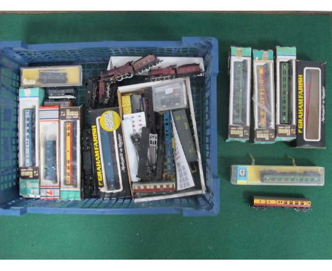 A Collection of 'N' Gauge/2mm BR/UK Locomotives and Rolling Stock, comprising nine coaches, three wagons; a boxed Class 40 di