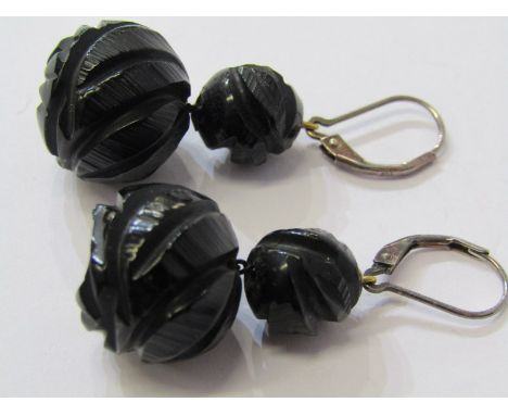 PAIR OF VINTAGE JET EARRINGS 