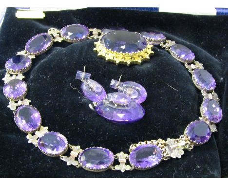 VERY UNUSUAL SUITE OF AMETHYST JEWELLERY, to include large yellow metal (tests gold) amethyst brooch, carved amethyst beetle 