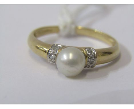 9ct YELLOW GOLD PEARL &amp; DIAMOND RING, principal cultured pearl set with accent diamonds to each shoulder in 9ct yellow go