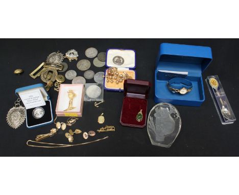 An assortment of various costume jewellery and other oddments including brooches, a ladies Rotary wristwatch and a silver one