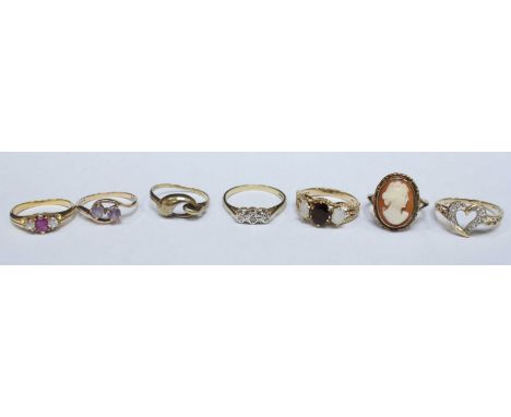 A collection of 6 assorted 9ct gold rings (11.5 grams), and an 18ct gold, diamond and ruby three stone ring (2.6 grams). (7)