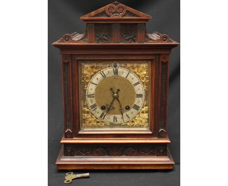 An Edwardian mahogany mantle clock, with brass dial and Roman numerals denoting hours.