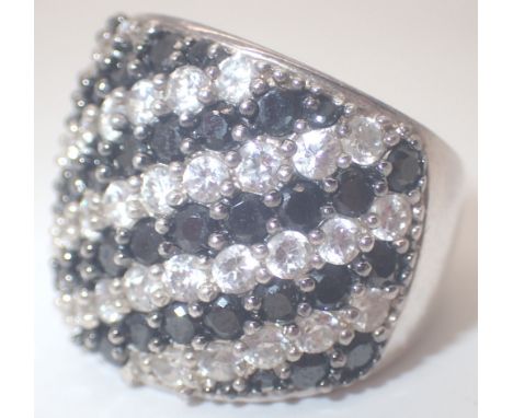 925 silver large black and white stone set ring size M