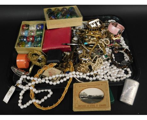 A quantity of modern and vintage costume jewellery, to include Bakelite bangle, silk brooch, silver RAF brooch, cameo etc. (o