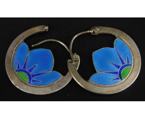 A pair of enamel hoop earrings, of a blue flower, white metal stamped 925, 6g all in