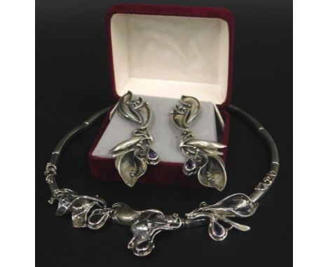 An Art Nouveau style silver plated necklace and earring set, set with purple stones (2)
