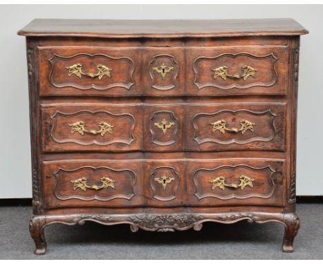 An 18thC LXV-style walnut commode, H 104,5 - W 131,5 - D 62 cm