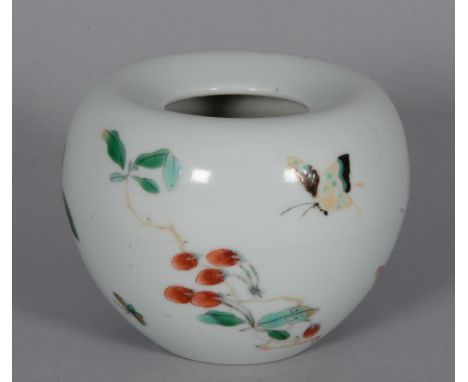 A Chinese famille verte waterpot, decorated with flowers and butterflies, marked Kangxi (1662 - 1722), H 7,5 - Diameter 9,5 c