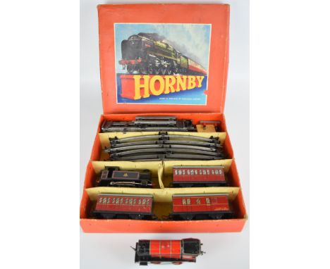 Hornby 0 gauge Tank Passenger clockwork model railway set No.41, in original box with additional locomotive.
