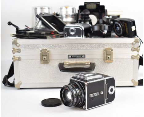 Hasselblad 500 C/M medium format camera outfit, serial number UI 160384, circa 1971, with Carl Zeiss Distagon 1:4 f=50mm T* l