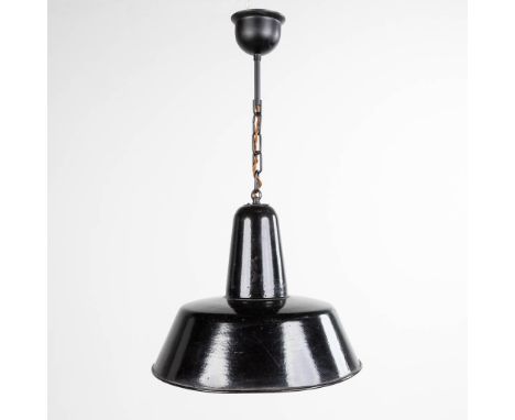 An industrial hanging lamp, with a black and white enamelled lampshade.  Dimensions: (W:36 x H:32 cm)