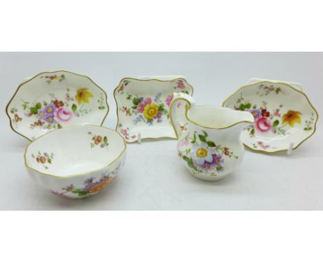 A Royal Crown Derby Derby Posies cream jug, bowl and three trinket dishes (5) 